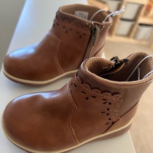 NWOT stride rite sveta boot
